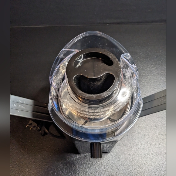 New 400 Watt Fruit And Vegetable Juice Extractor/Juicer, Compact Design, Black - Picture 10 of 12